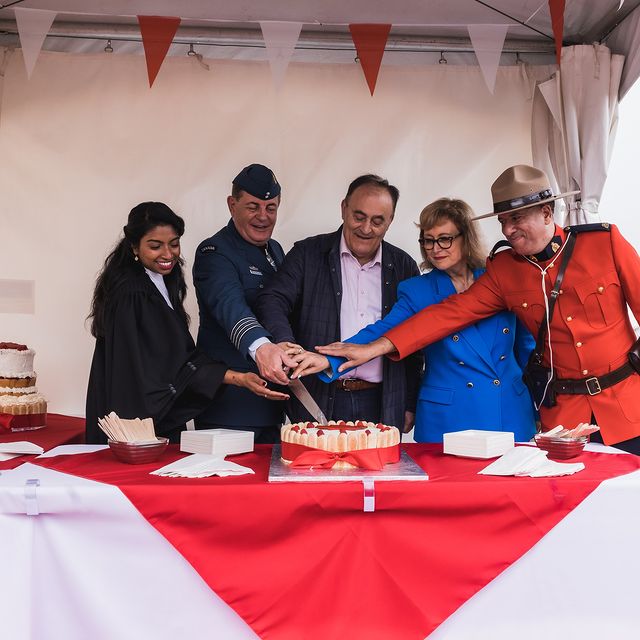 🎂✨ Souvenons-nous du délicieux gâteau de la fête du Canada 2023 à Laval, qui a ajouté une…